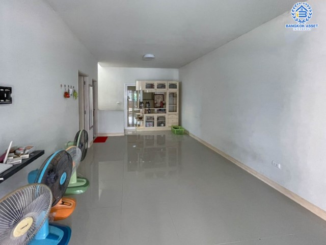 *****ทาวน์เฮ้าส์มือสองย่านนนทบุรี ม.เดอะโมดิช บางบัวทอง บนเนื้อที่ 19.5 ตร.ว. ฟังก์ชันจัดหนักจัดเต็ม 4 ห้องนอน 2 ห้องน้ำ 1 ที่จอดรถ บ้านราคาถูกสุดในโครงการ!  บนทำเลเชื่อมต่อหลายเส้นทาง ใกล้เซ็นทรัลเวสต์เกต และรถไฟฟ้าสายสีม่วง "สถานีคลองบางไผ่"